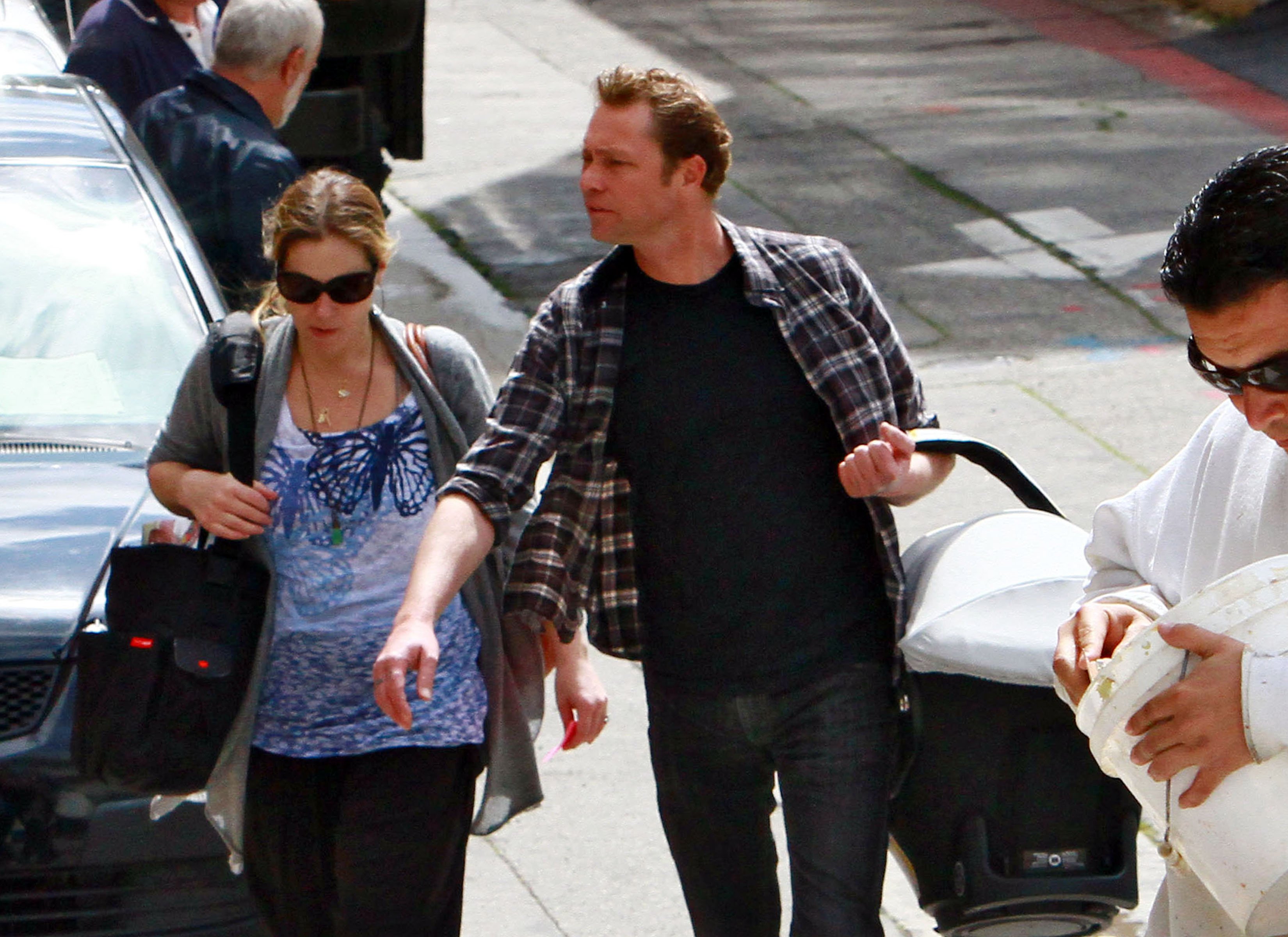 Familienfoto von Schauspielerin, heiratet zu Martyn LeNoble, erkennt für Kelly Bundy in Married With Children.
  
