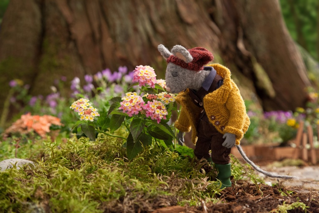 11 Scout_smelling_flowers