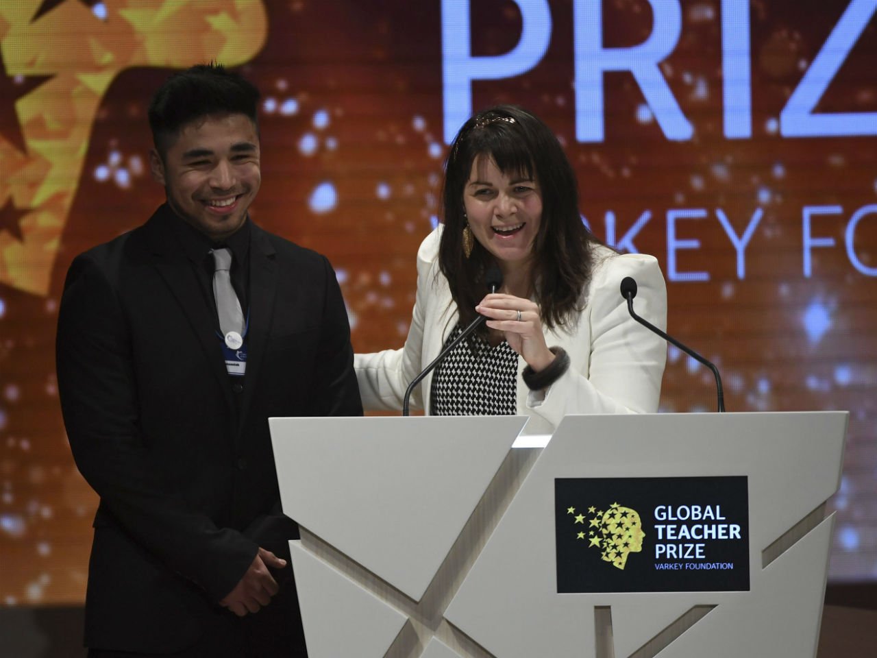 Maggie MacDonnell receiving prize in Dubai at the Global Teacher Prize ceremony