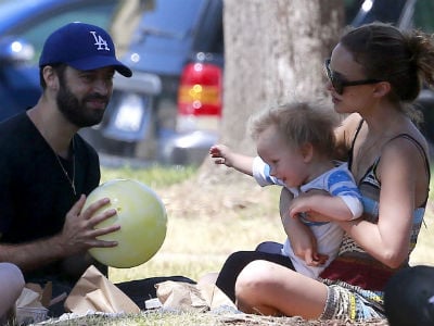 Natalie Portman and family at the park: Cute pics!
