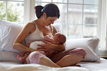 How to prevent wrist pain while breastfeeding