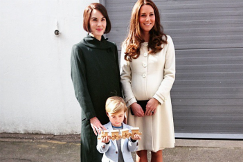 Kate Middleton visits the set of Downton Abbey: 10+ fun photos!