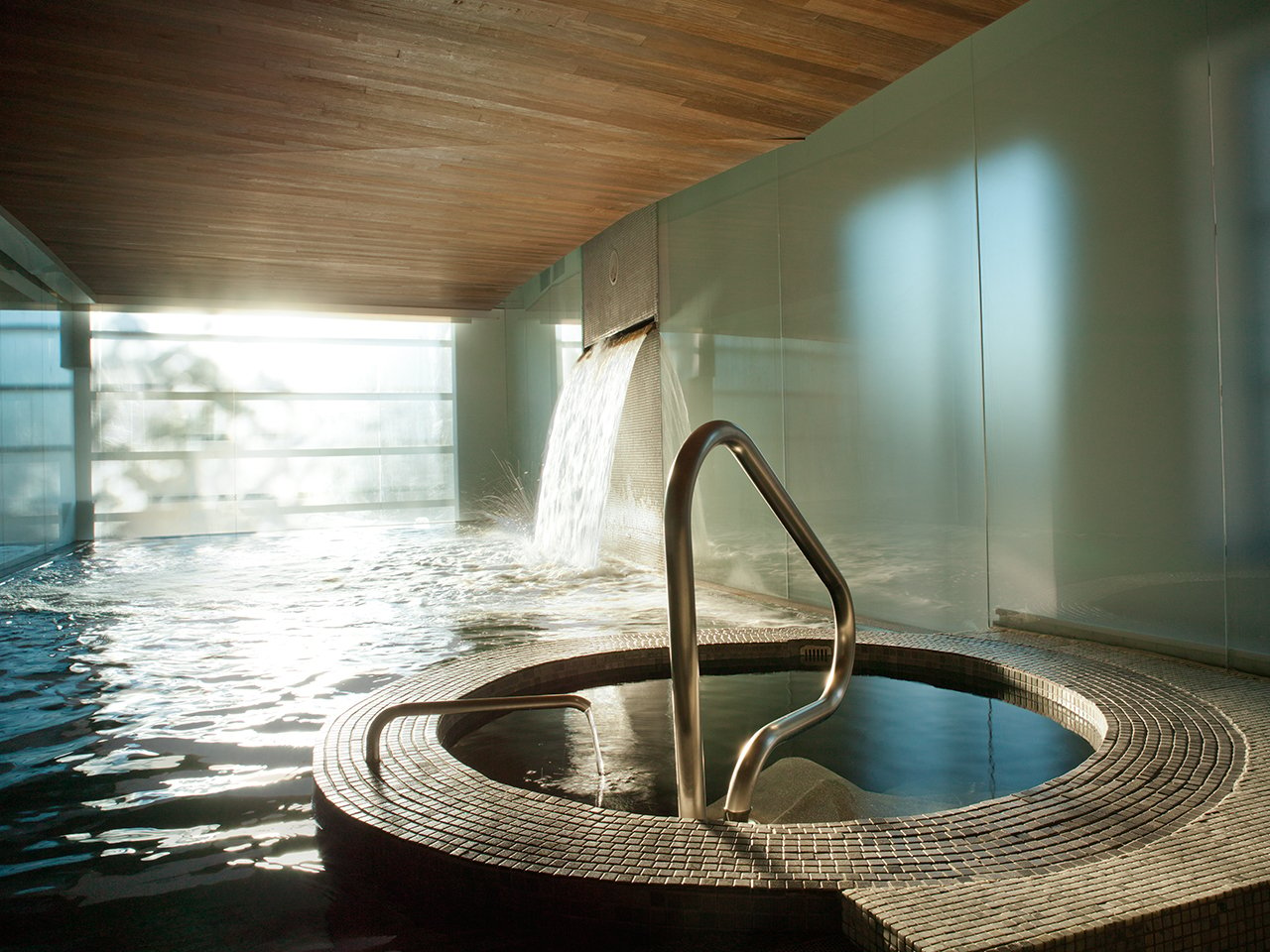 Photo of the pools at Scandinave Spa Vieux-Montreal