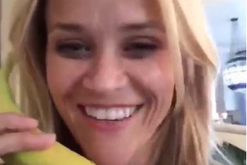 Reese Witherspoon lip syncing with her toddler: Bananaphone!