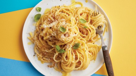 plate of spaghetti cabonara
