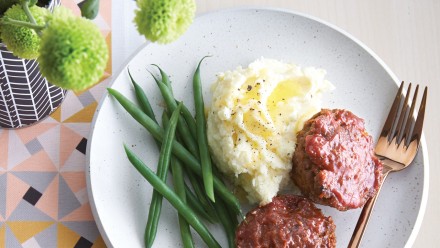 plate with meatloaf, mashed potatoes and green beans