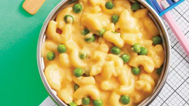thermos with mac and cheese with peas