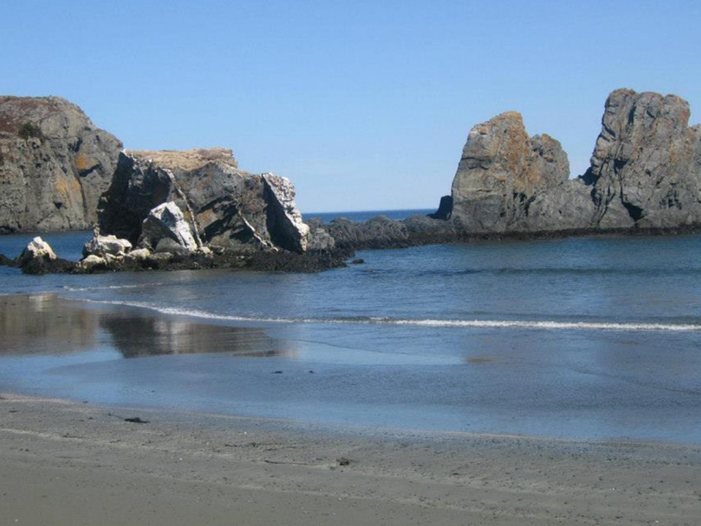 Pictures of the water and rock formations at Sandy Cove Sands in