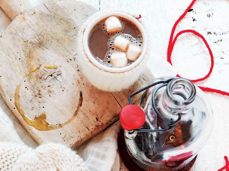 10 cozy hot chocolate and snack pairings