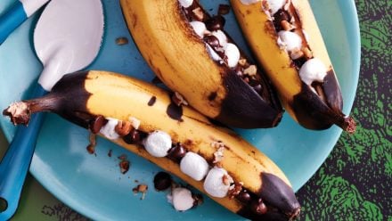grilled bananas with chocolate and marshmallow
