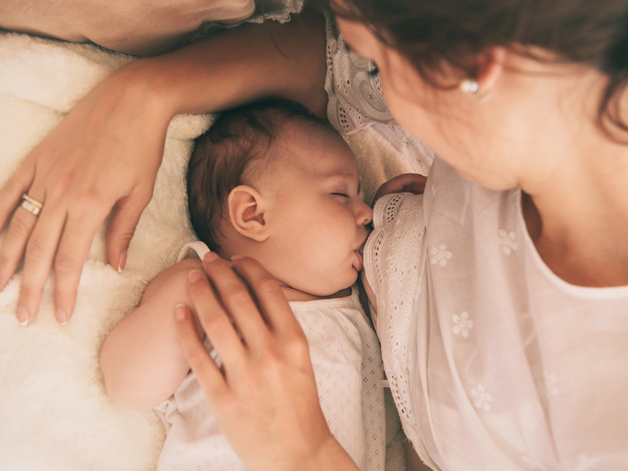 breastfeeding moms selfies
