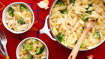 Pot of mac and cheese shells with florets of broccoli