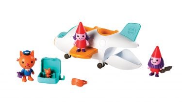 Sago Mini Jinja's Jet: A toy set featuring figurines, a jet and travel accessories