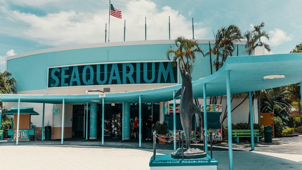 aqua coloured entrance to aquarium