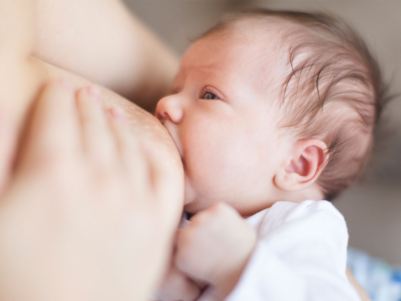 bebé con candidiasis mamaria 