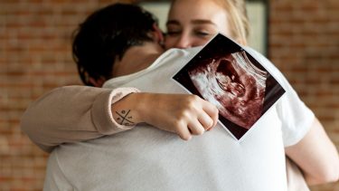 When is it safe to announce your pregnancy?