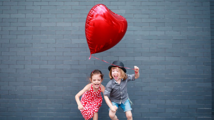 kids with heart balloon