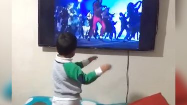 kid dancing to thriller on the TV