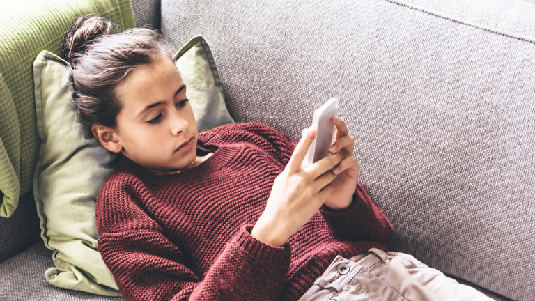 Cell phone addiction: 4 ways to discuss it with your kids