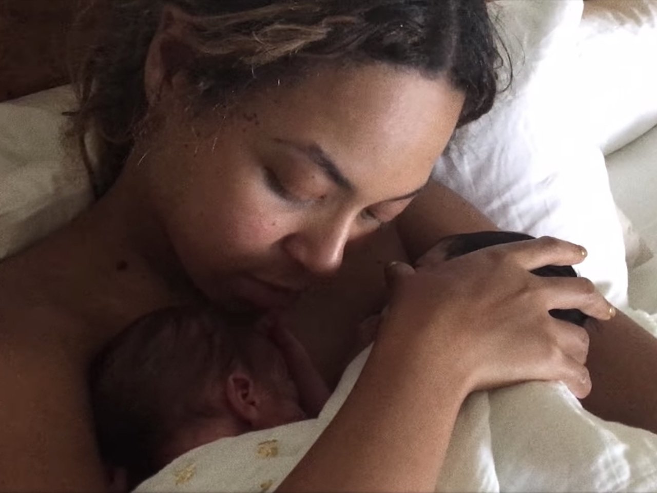 Beyonce doing skin to skin with her newborn twins