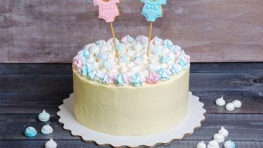 Gender reveal cake with blue and pink