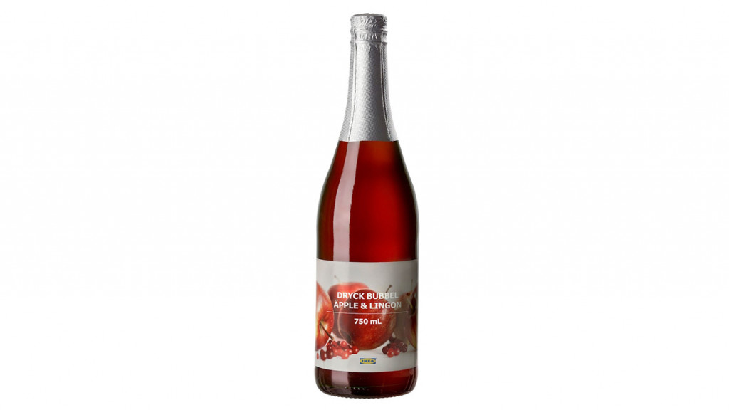 Sparkling apple and lingonberry drink
