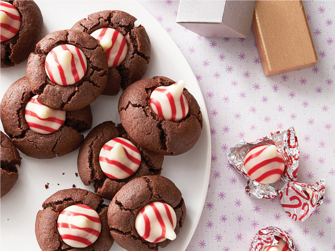 plate of chocolate cookies with candy cane kisses in the centre