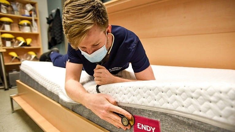 Doctor on Endy Bed
