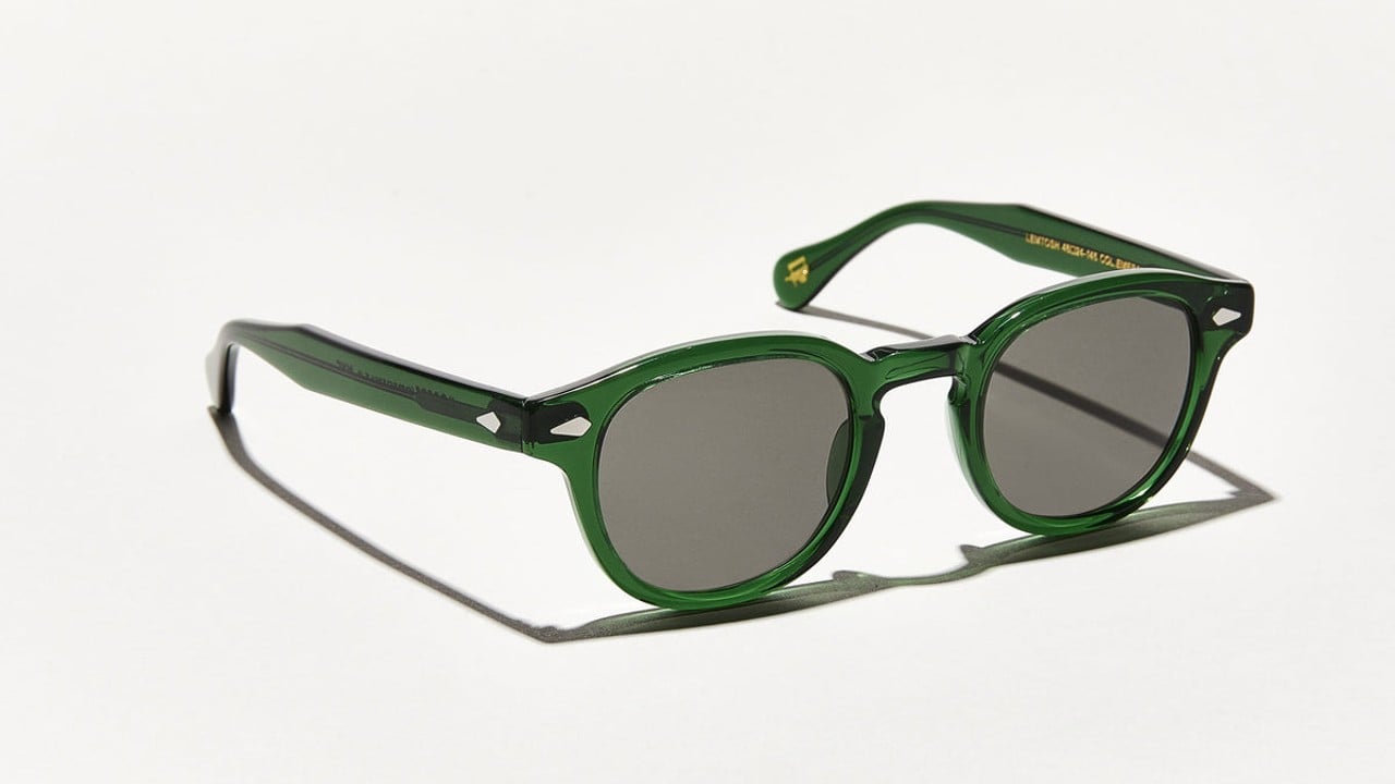 Emerald green, round sunglasses