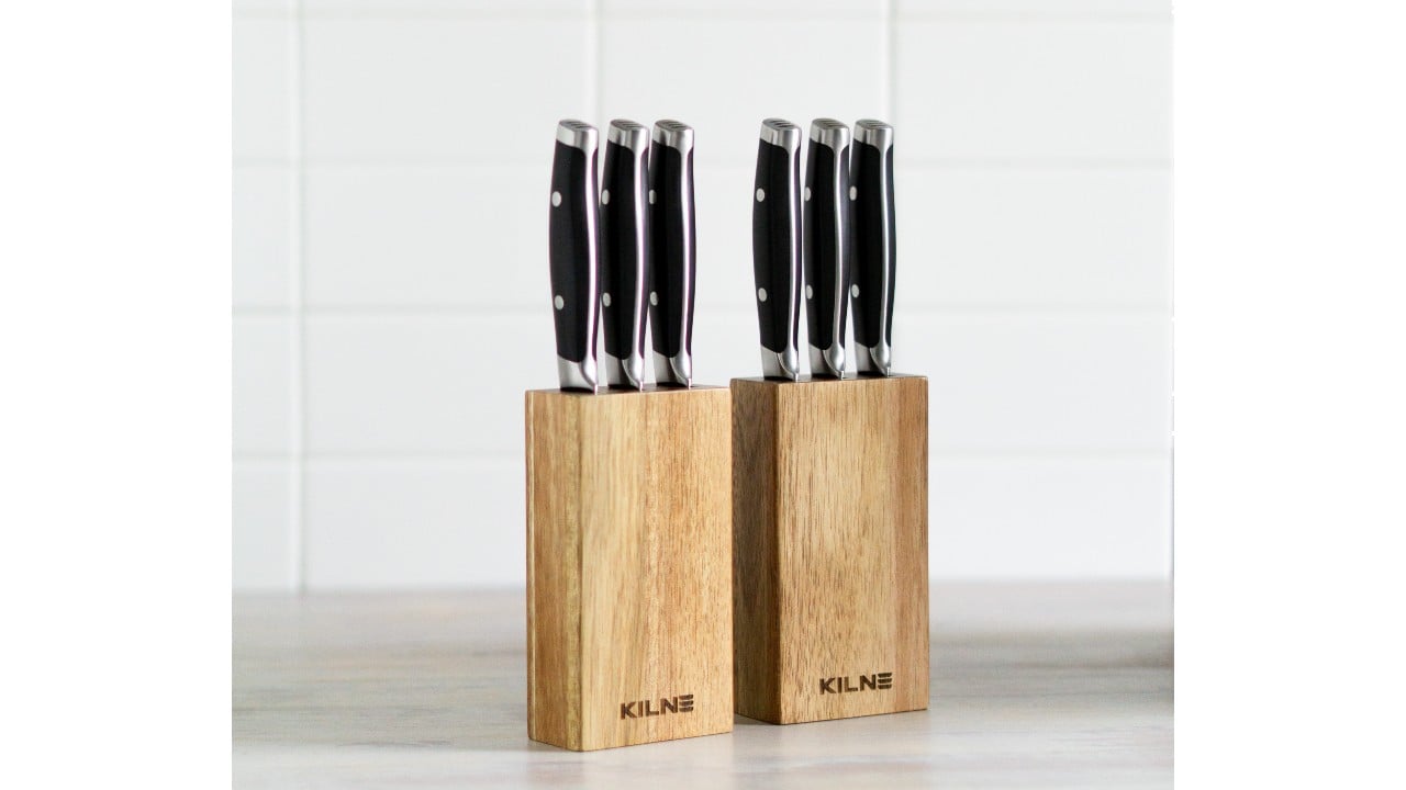 Six steak knives in wooden blocks