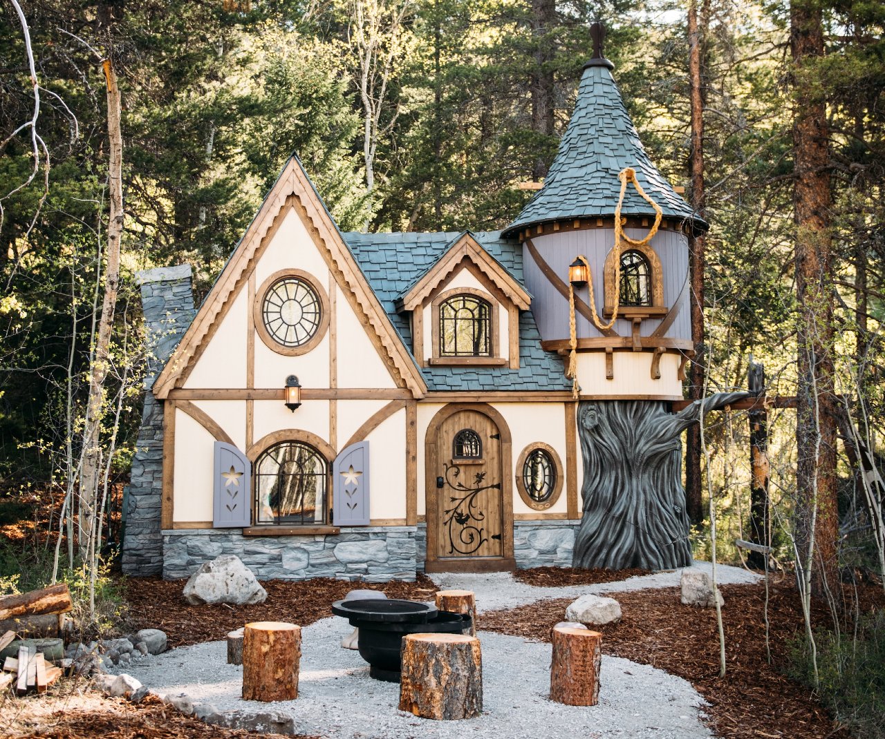 The yard at Rapunzel's abode by Charmed Resorts in Alberta